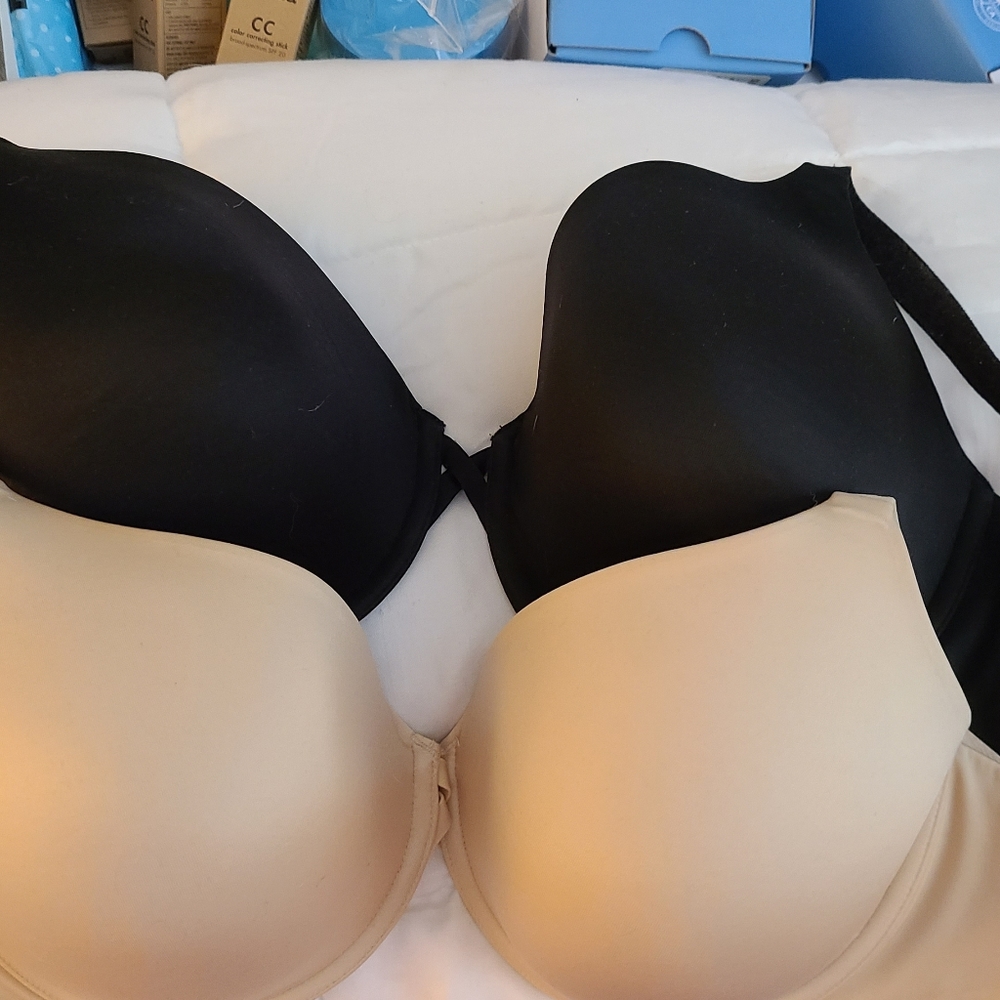 2 Wacoal Bras 38DD